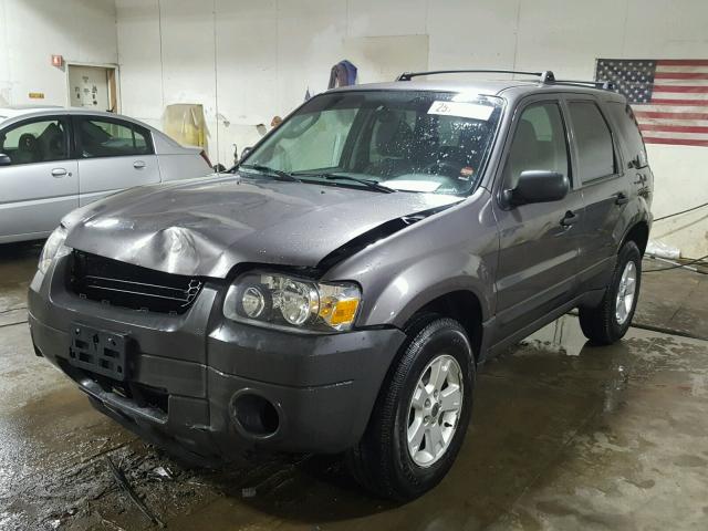 1FMYU031X5KA28178 - 2005 FORD ESCAPE XLT GRAY photo 2