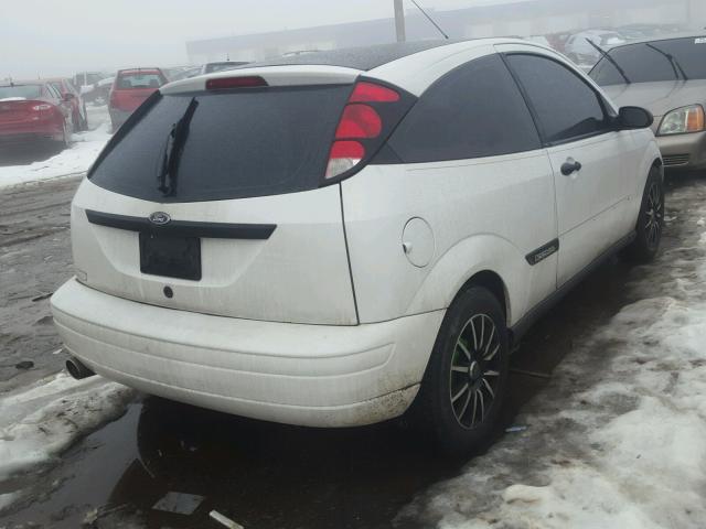 3FAFP31332R219172 - 2002 FORD FOCUS ZX3 WHITE photo 4