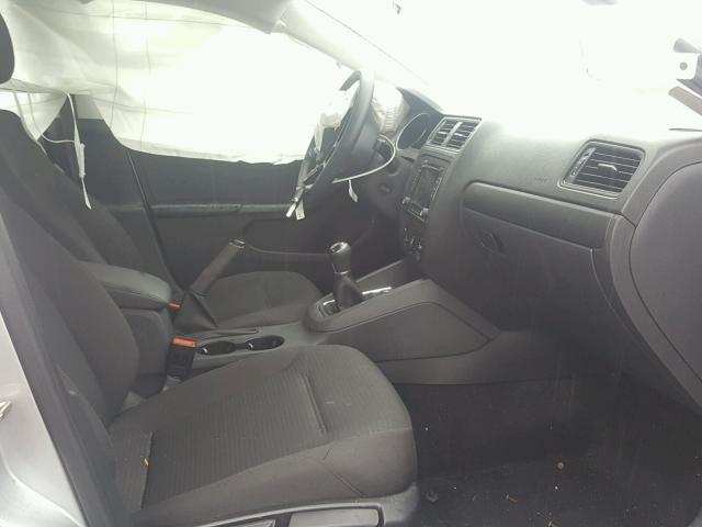 3VW1K7AJ3FM243755 - 2015 VOLKSWAGEN JETTA BASE ვერცხლისფერი ფოტო 5