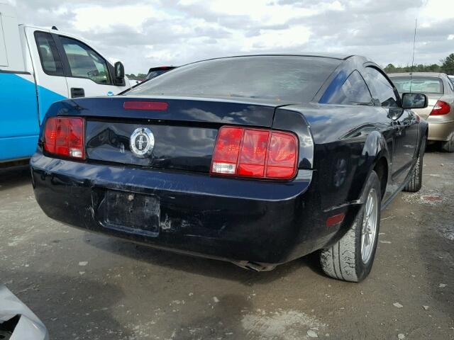 1ZVFT80N175266844 - 2007 FORD MUSTANG BLACK photo 4
