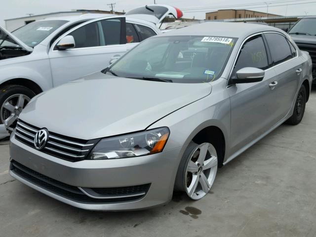 1VWBT7A3XEC102720 - 2014 VOLKSWAGEN PASSAT SE SILVER photo 2