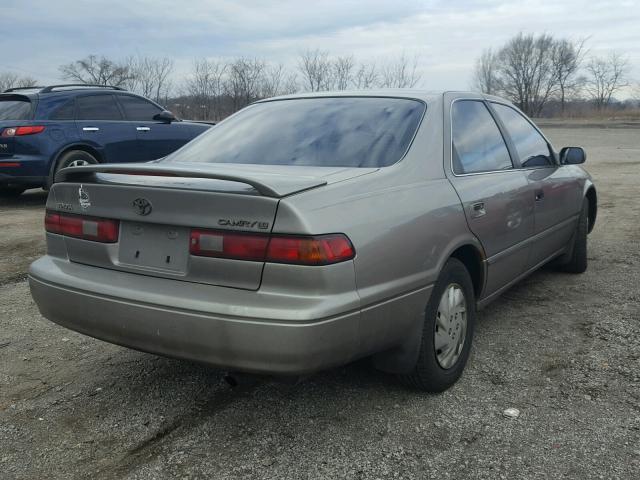 4T1BG22K4VU172042 - 1997 TOYOTA CAMRY CE GRAY photo 4