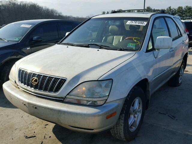 JTJHF10U810169322 - 2001 LEXUS RX 300 WHITE photo 2