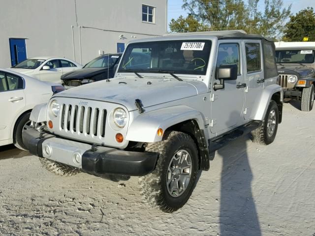 1J4HA5H13BL633095 - 2011 JEEP WRANGLER U SILVER photo 2