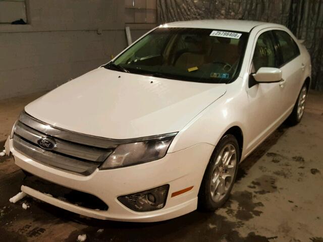 3FAHP0HA7BR243261 - 2011 FORD FUSION SE WHITE photo 2