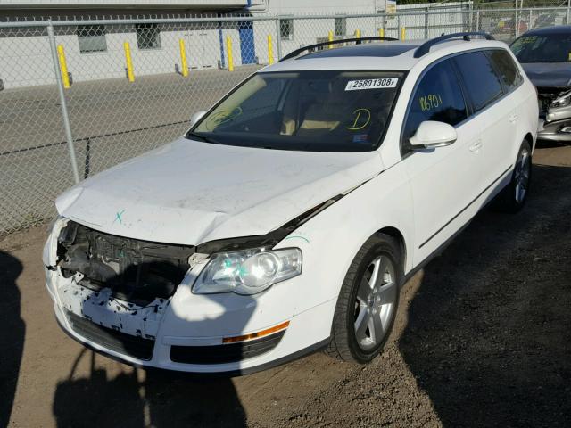 WVWLK73CX8E064132 - 2008 VOLKSWAGEN PASSAT WAG WHITE photo 2