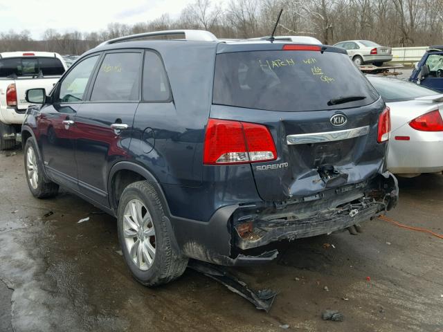 5XYKTDA22BG133959 - 2011 KIA SORENTO BA GRAY photo 3