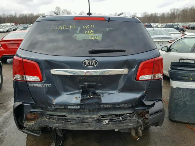 5XYKTDA22BG133959 - 2011 KIA SORENTO BA GRAY photo 9