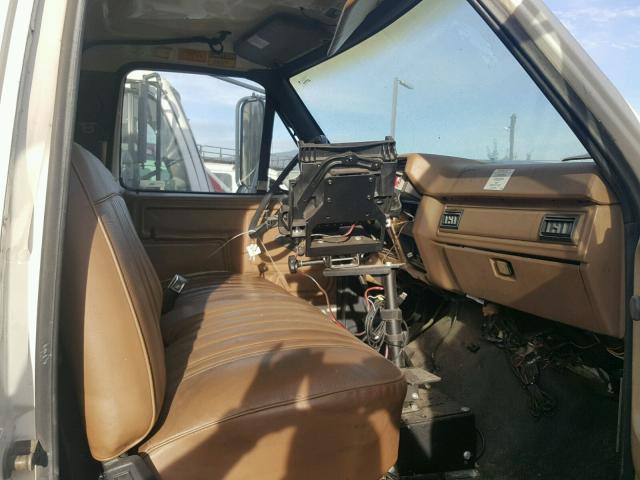 1FDNF60J5NVA21500 - 1992 FORD F600 WHITE photo 5