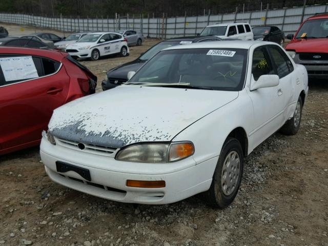 4T1BG12K8TU901876 - 1996 TOYOTA CAMRY DX WHITE photo 2