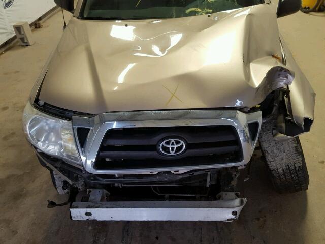 3TMJU62N57M034625 - 2007 TOYOTA TACOMA DOU GOLD photo 7