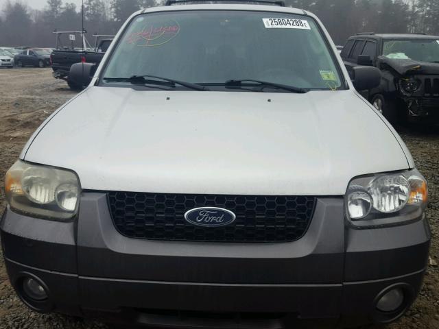 1FMCU03106KD25858 - 2006 FORD ESCAPE XLT SILVER photo 9