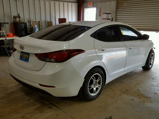 5NPDH4AE2GH712373 - 2016 HYUNDAI ELANTRA SE WHITE photo 4