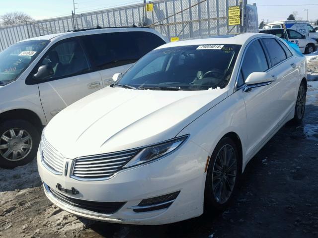 3LN6L2J90DR811096 - 2013 LINCOLN MKZ WHITE photo 2