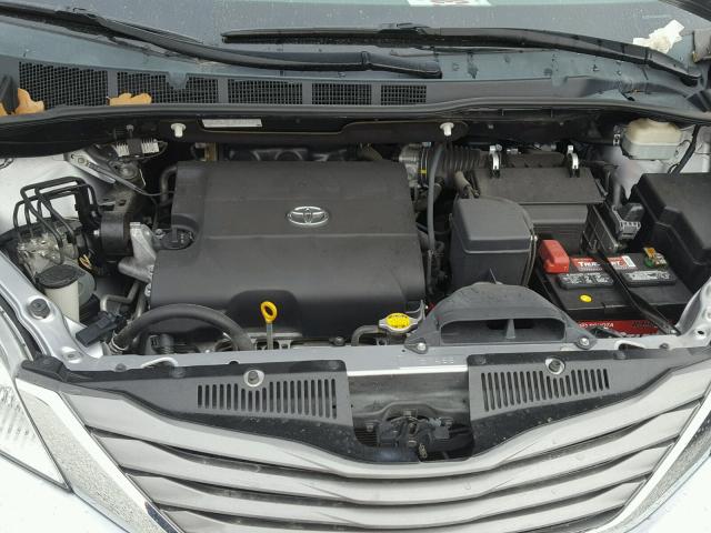 5TDYK3DC1CS205086 - 2012 TOYOTA SIENNA XLE SILVER photo 7