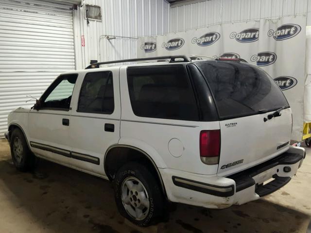 1GNDT13W8XK236609 - 1999 CHEVROLET BLAZER WHITE photo 3