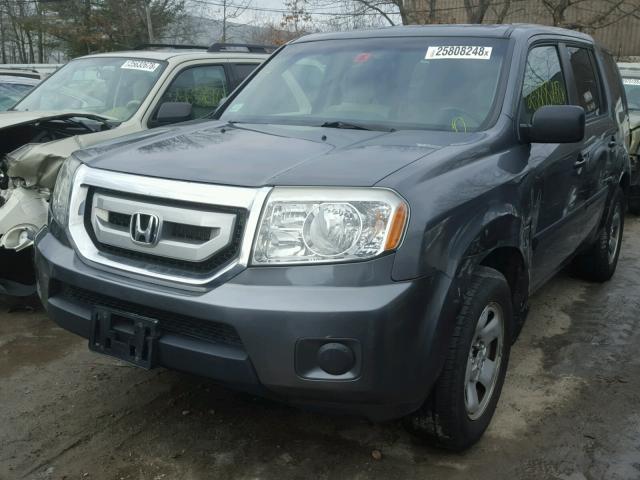 5FNYF4H27AB032784 - 2010 HONDA PILOT LX GRAY photo 2