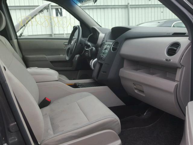 5FNYF4H27AB032784 - 2010 HONDA PILOT LX GRAY photo 5