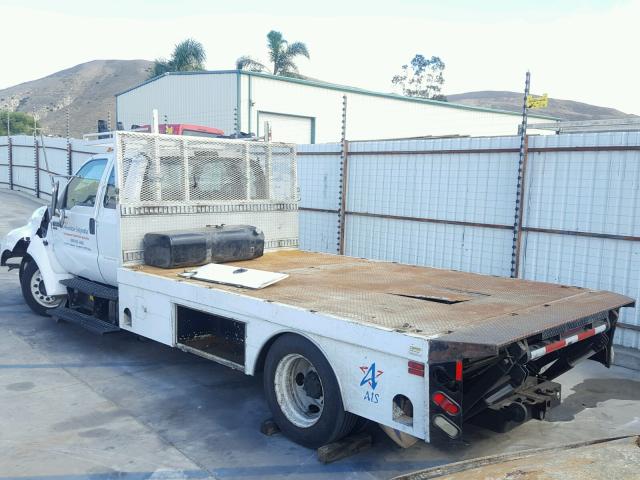 3FRWX66H26V255290 - 2006 FORD F650 SUPER WHITE photo 3