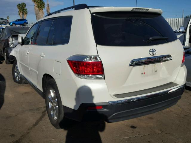 5TDZK3EH4DS130464 - 2013 TOYOTA HIGHLANDER WHITE photo 3