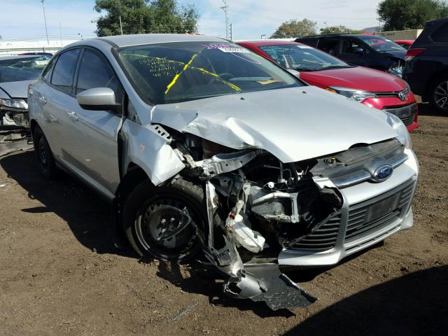 1FAHP3F25CL468078 - 2012 FORD FOCUS SE SILVER photo 1