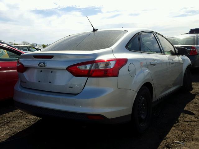 1FAHP3F25CL468078 - 2012 FORD FOCUS SE SILVER photo 4