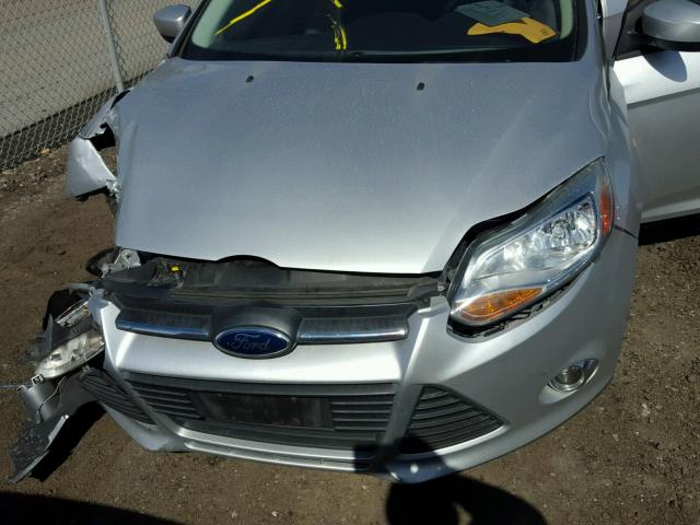 1FAHP3F25CL468078 - 2012 FORD FOCUS SE SILVER photo 7