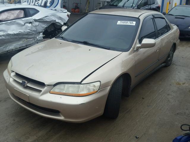 1HGCG6558YA123925 - 2000 HONDA ACCORD LX GOLD photo 2