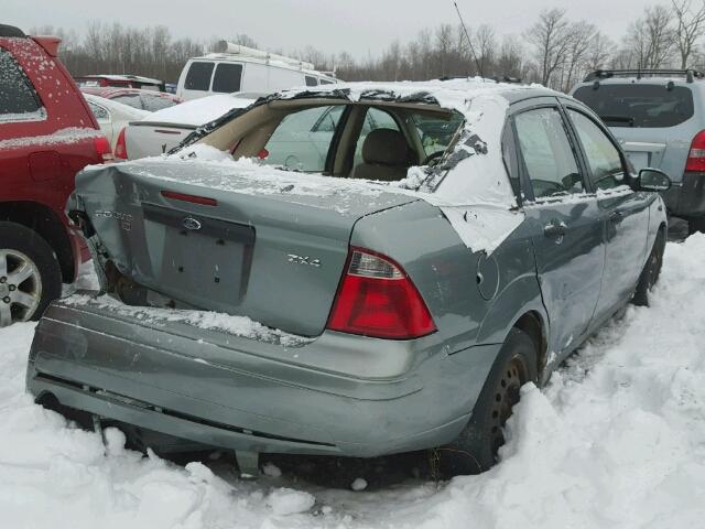 1FAFP34N25W285484 - 2005 FORD FOCUS ZX4 GRAY photo 4