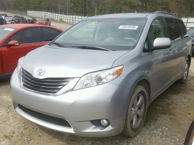 5TDKK3DC0DS395115 - 2013 TOYOTA SIENNA LE SILVER photo 2