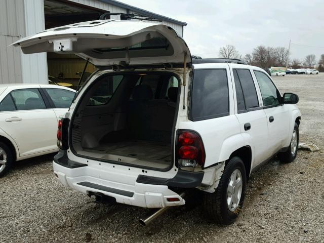 1GNDT13S332101058 - 2003 CHEVROLET TRAILBLAZE WHITE photo 4