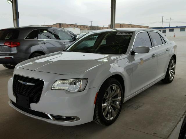 2C3CCAAG9HH668168 - 2017 CHRYSLER 300 LIMITE WHITE photo 2