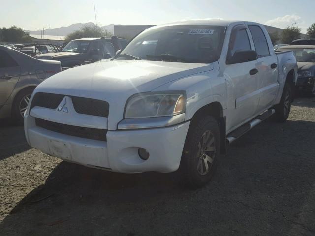 1Z7HC28K77S110753 - 2007 MITSUBISHI RAIDER LS WHITE photo 2