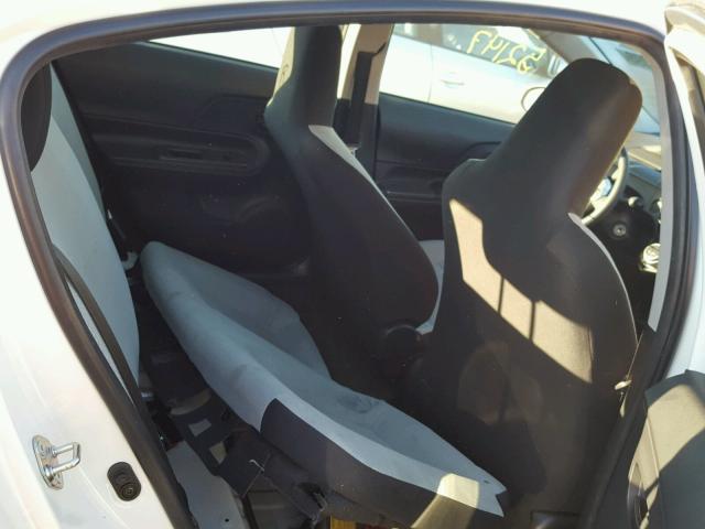 JTDKDTB33F1108959 - 2015 TOYOTA PRIUS C WHITE photo 6