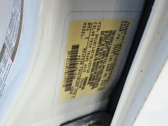 3N1BC13E78L425732 - 2008 NISSAN VERSA S WHITE photo 10