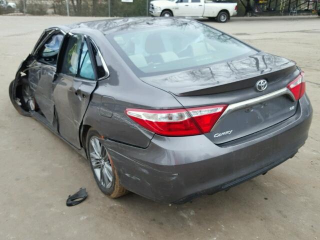 4T1BF1FK8HU432910 - 2017 TOYOTA CAMRY LE GRAY photo 3