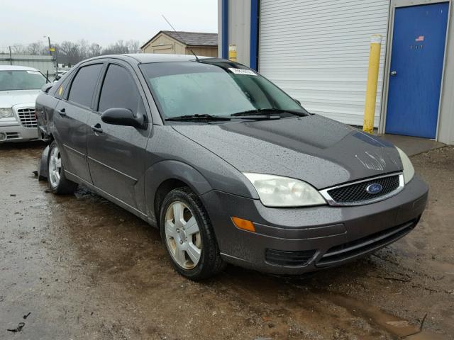 1FAFP34NX7W166682 - 2007 FORD FOCUS ZX4 GRAY photo 1