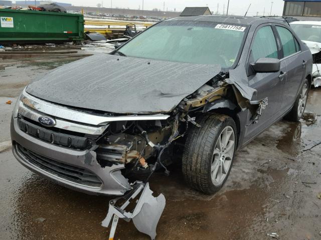 3FAHP0HA0AR426581 - 2010 FORD FUSION SE GRAY photo 2