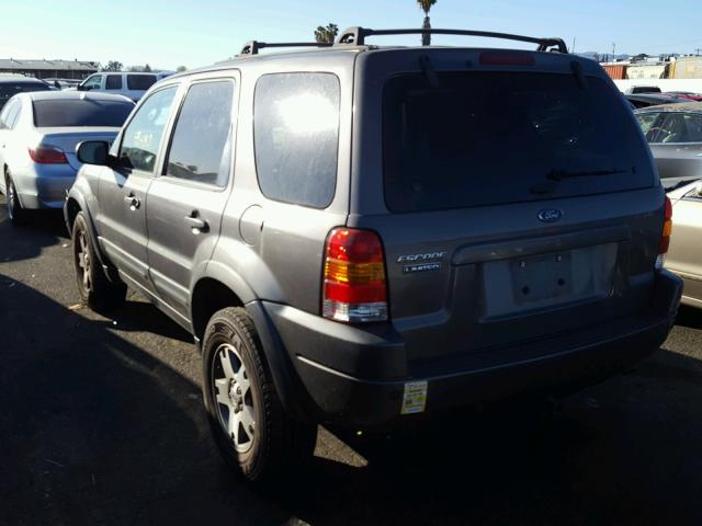 1FMCU04184KA25383 - 2004 FORD ESCAPE LIM GRAY photo 3