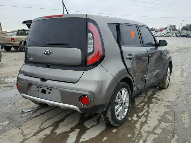 KNDJP3A53H7461871 - 2017 KIA SOUL + GRAY photo 4