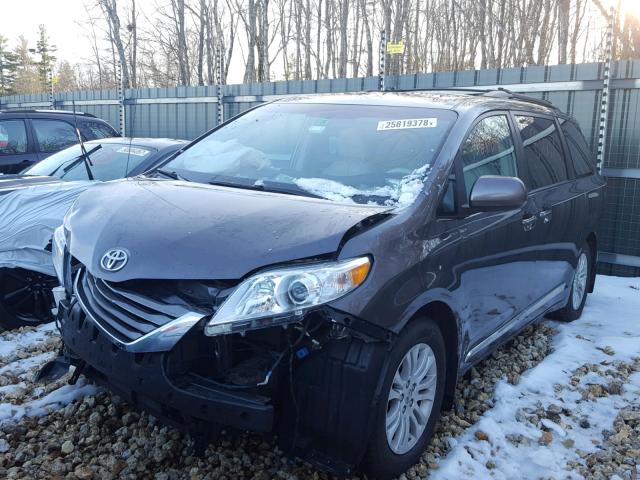 5TDYK3DC5DS354909 - 2013 TOYOTA SIENNA XLE GRAY photo 2