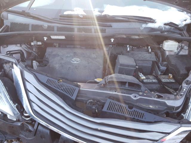 5TDYK3DC5DS354909 - 2013 TOYOTA SIENNA XLE GRAY photo 7