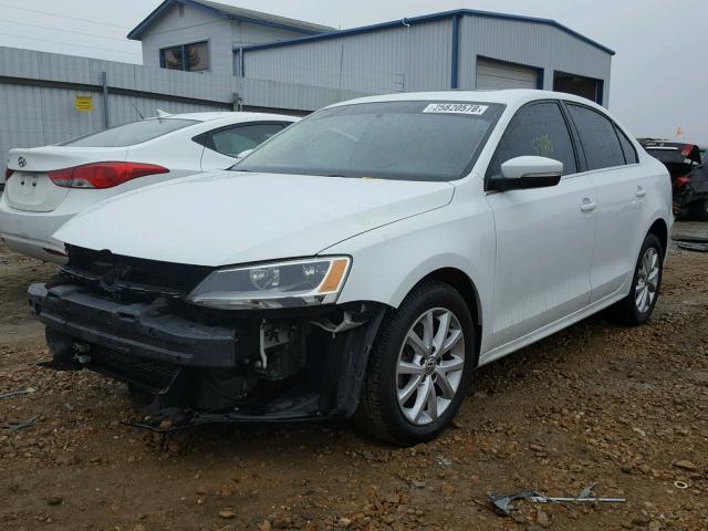 3VWD07AJ7EM441188 - 2014 VOLKSWAGEN JETTA SE WHITE photo 2