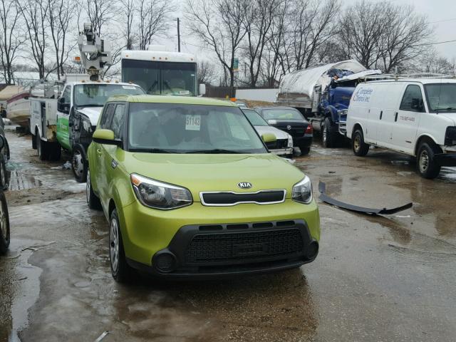 KNDJN2A22F7784134 - 2015 KIA SOUL GREEN photo 1