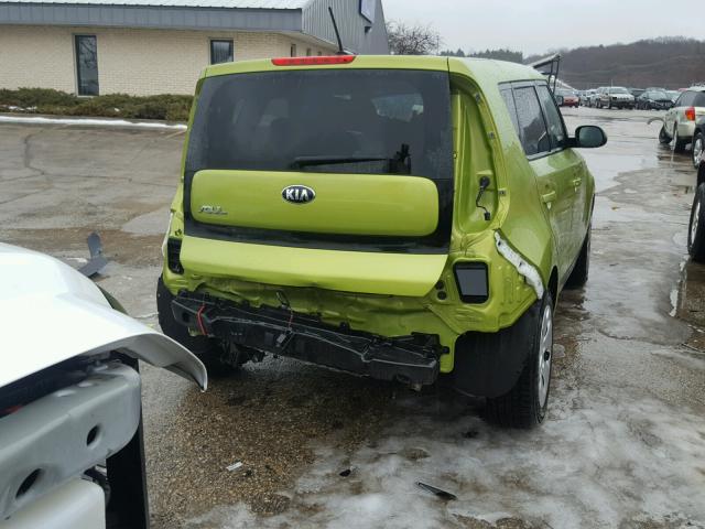 KNDJN2A22F7784134 - 2015 KIA SOUL GREEN photo 4