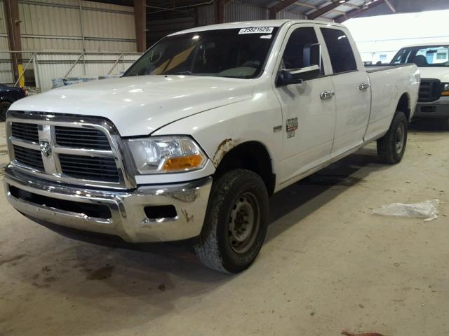 3D7TT2CT2BG577638 - 2011 DODGE RAM 2500 WHITE photo 2