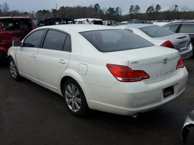 4T1BK36B85U008226 - 2005 TOYOTA AVALON XL WHITE photo 3