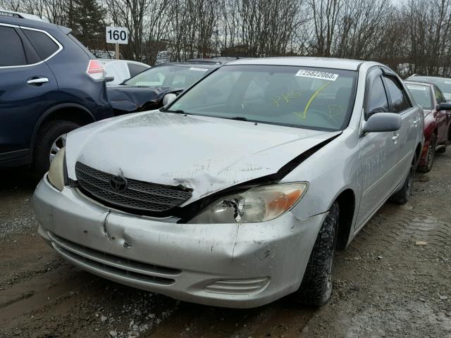 4T1BE32K64U330388 - 2004 TOYOTA CAMRY LE SILVER photo 2