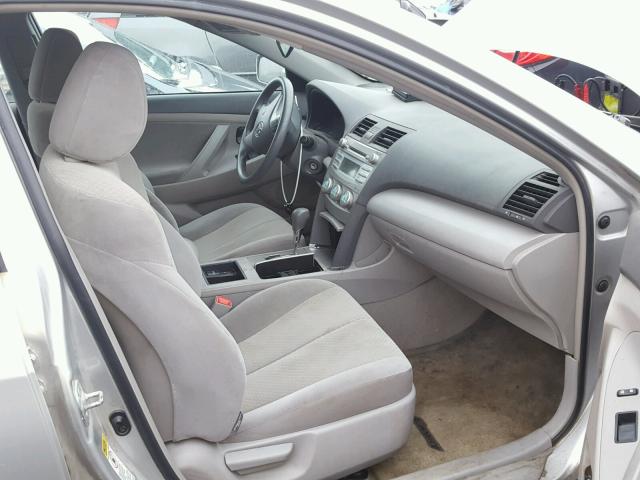 4T4BE46K99R092517 - 2009 TOYOTA CAMRY BASE SILVER photo 5