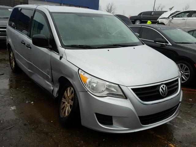 2V8HW44129R549654 - 2009 VOLKSWAGEN ROUTAN S SILVER photo 1